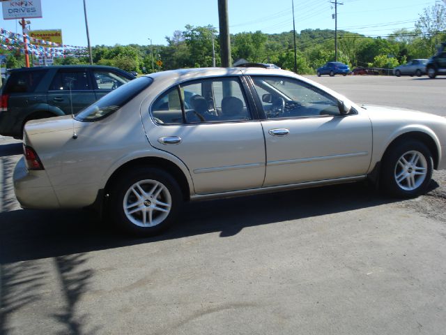 Nissan Maxima SE Sedan