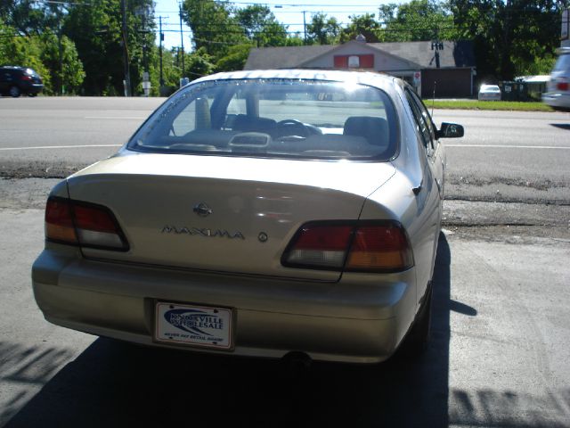 Nissan Maxima 1998 photo 1