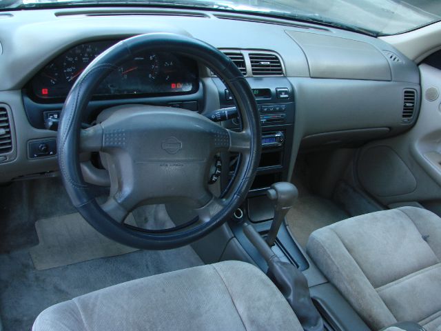 Nissan Maxima 1998 photo 11