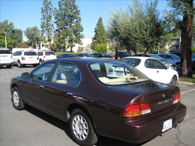 Nissan Maxima 1998 photo 1