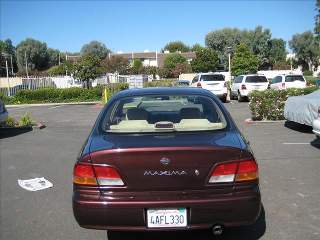 Nissan Maxima 1998 photo 2