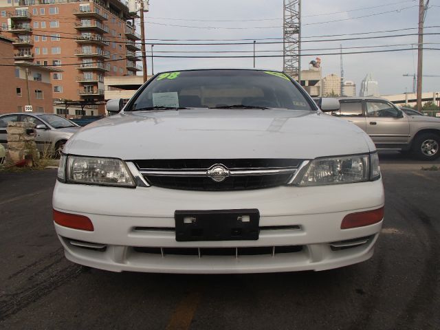 Nissan Maxima 1998 photo 1