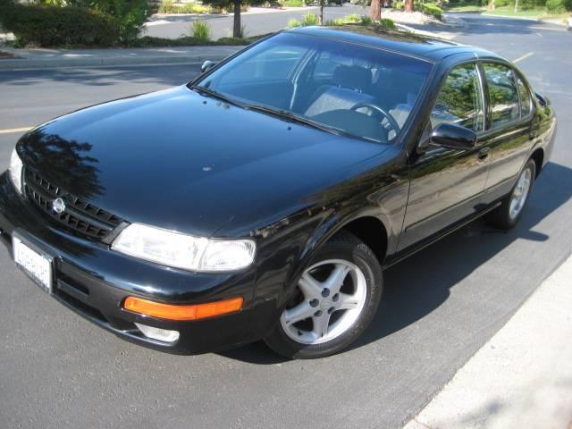 Nissan Maxima 1999 photo 1