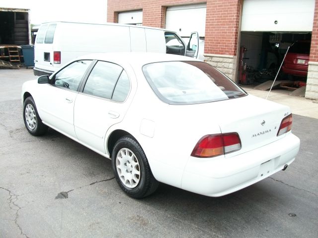 Nissan Maxima 1999 photo 12