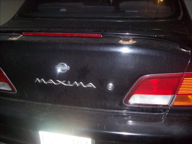 Nissan Maxima 1999 photo 1