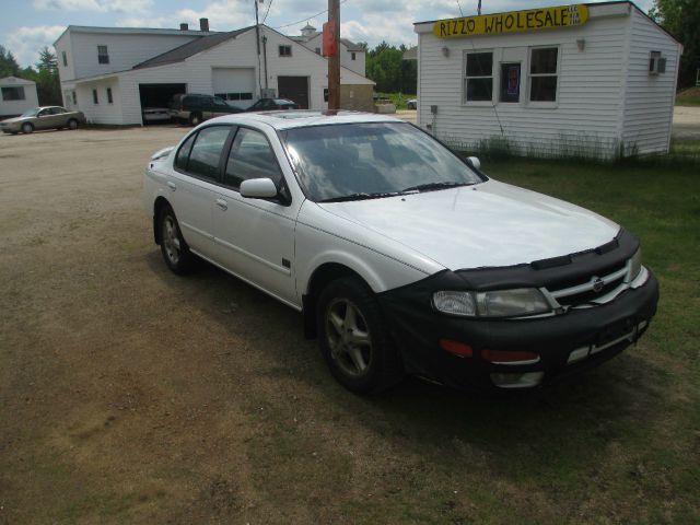 Nissan Maxima SE Sedan