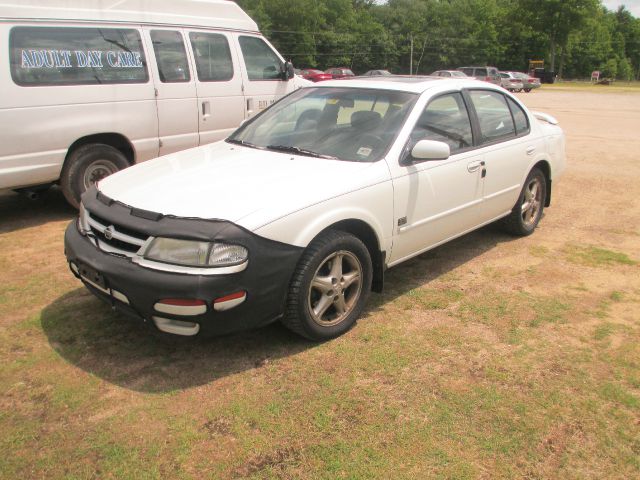 Nissan Maxima 1999 photo 1