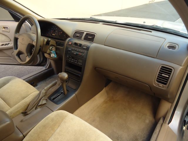 Nissan Maxima 1999 photo 1