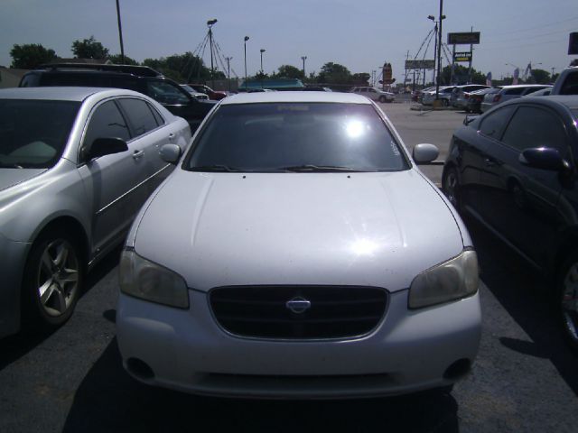 Nissan Maxima 2000 photo 2