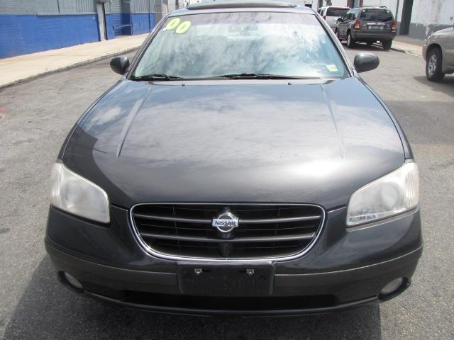 Nissan Maxima 2000 photo 1