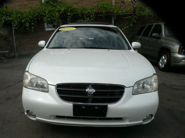 Nissan Maxima 2000 photo 2