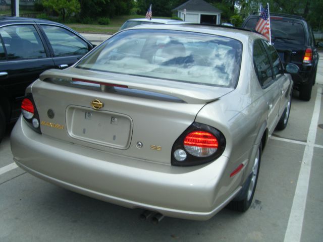 Nissan Maxima 2000 photo 1