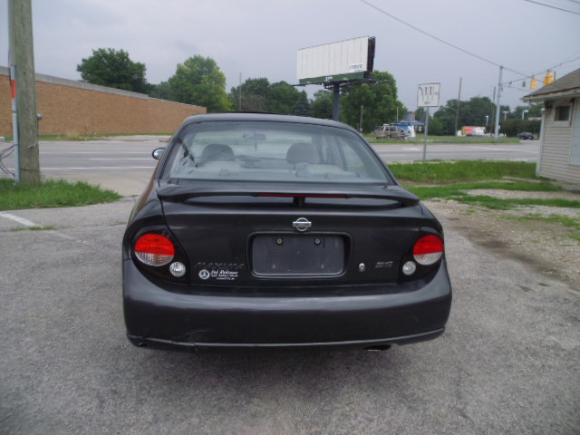 Nissan Maxima SE Sedan