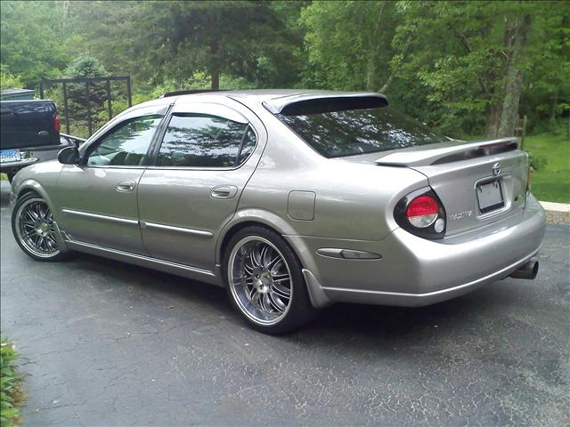 Nissan Maxima 2000 photo 1