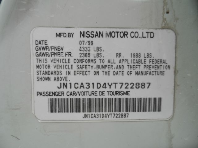 Nissan Maxima 2000 photo 2