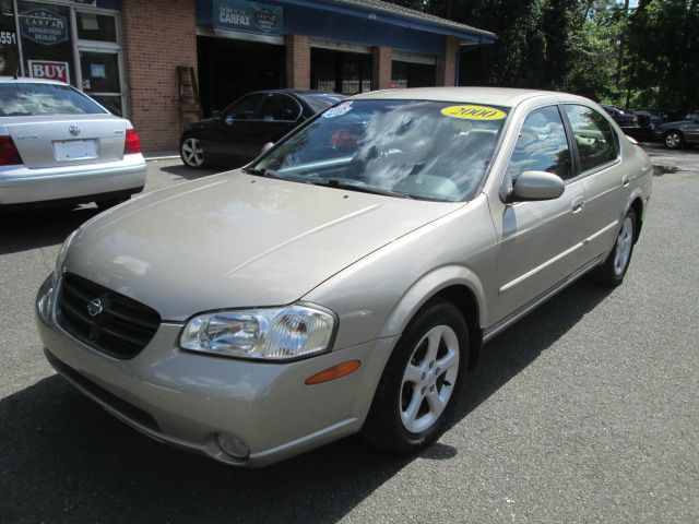 Nissan Maxima 2000 photo 1