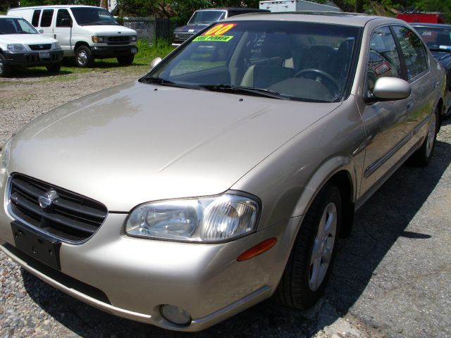 Nissan Maxima 2000 photo 1