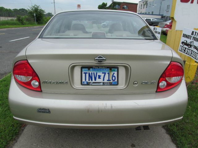 Nissan Maxima 2000 photo 2