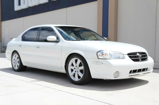 Nissan Maxima 2000 photo 1