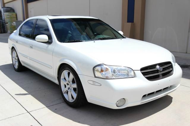 Nissan Maxima 2000 photo 2