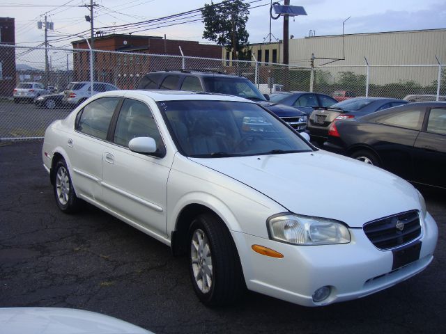 Nissan Maxima 2000 photo 3