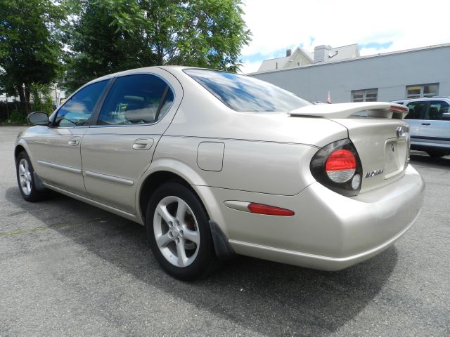 Nissan Maxima 2000 photo 1