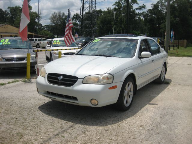 Nissan Maxima 2000 photo 1