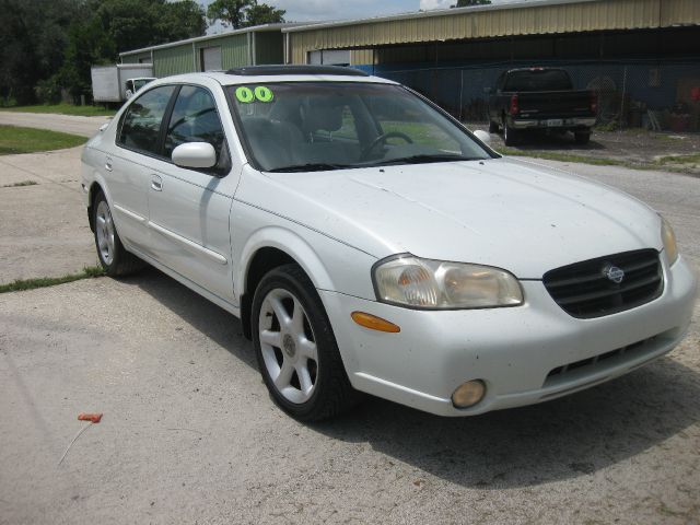 Nissan Maxima 2000 photo 2