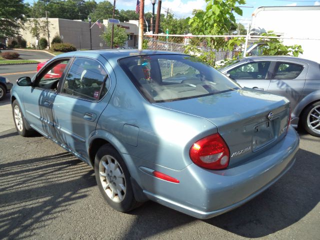 Nissan Maxima 2000 photo 1