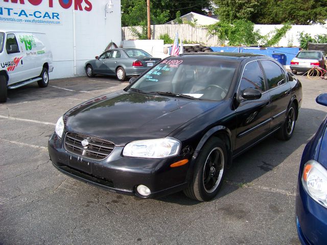 Nissan Maxima 2000 photo 1