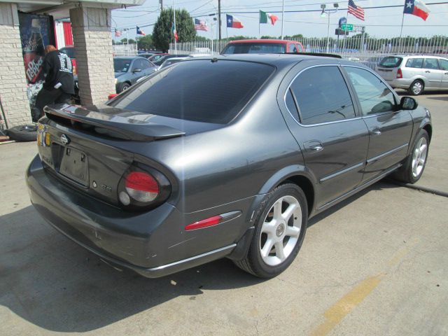 Nissan Maxima 2000 photo 1