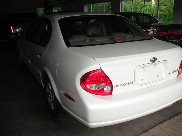 Nissan Maxima 2000 photo 2