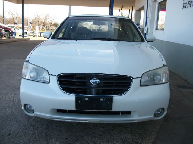 Nissan Maxima 2000 photo 1