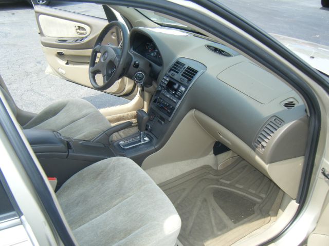 Nissan Maxima 2000 photo 2