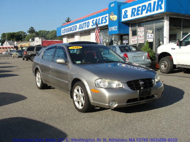 Nissan Maxima SE Sedan