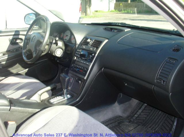 Nissan Maxima 2000 photo 1