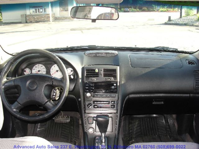 Nissan Maxima 2000 photo 4