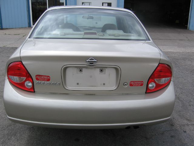 Nissan Maxima 2000 photo 2