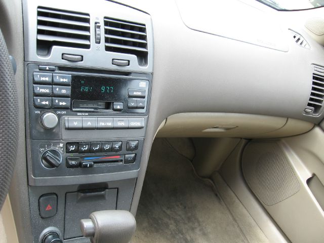 Nissan Maxima 2000 photo 4