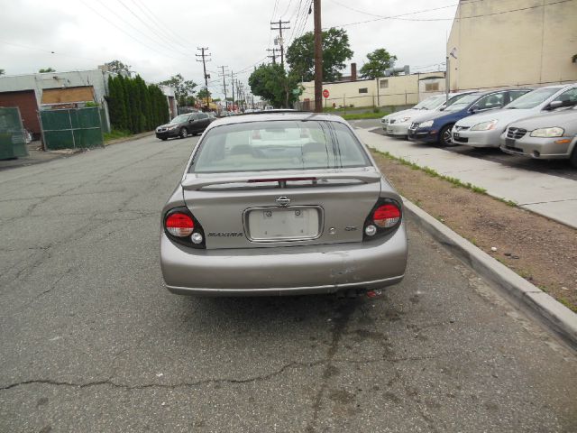 Nissan Maxima SE Sedan