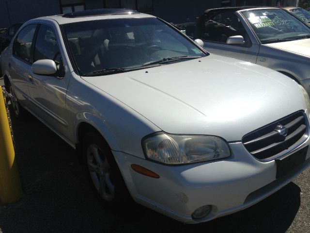 Nissan Maxima 2000 photo 1