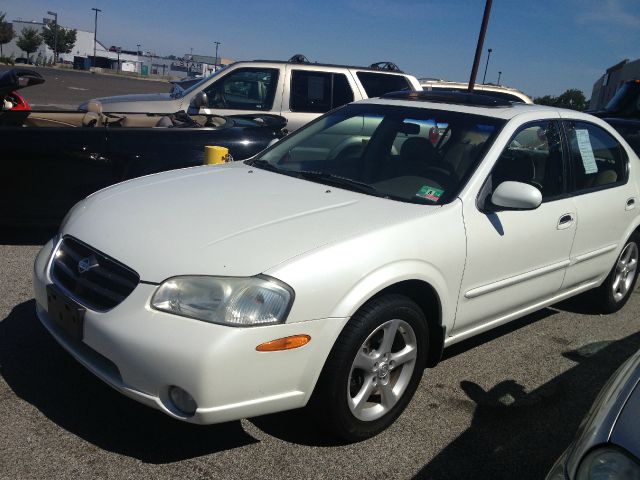 Nissan Maxima 2000 photo 2