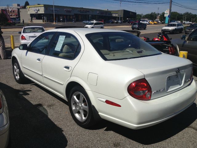 Nissan Maxima 2000 photo 3