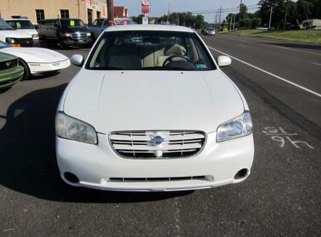 Nissan Maxima 2000 photo 1