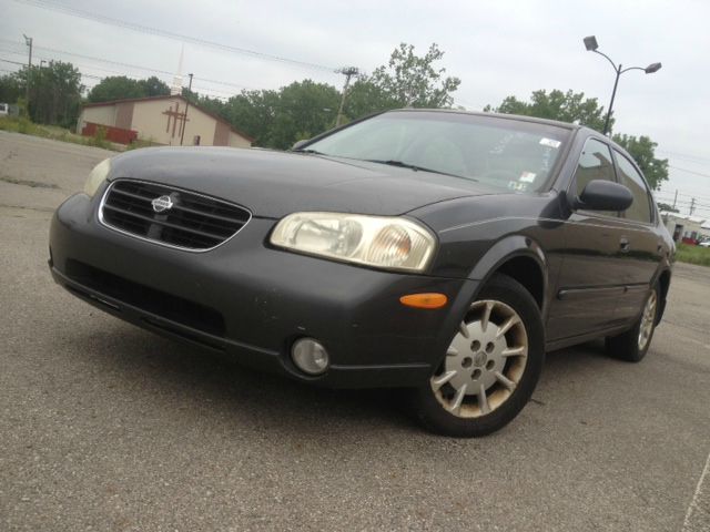 Nissan Maxima 2000 photo 1