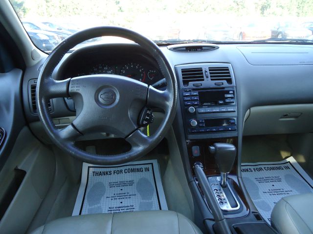 Nissan Maxima 2000 photo 9