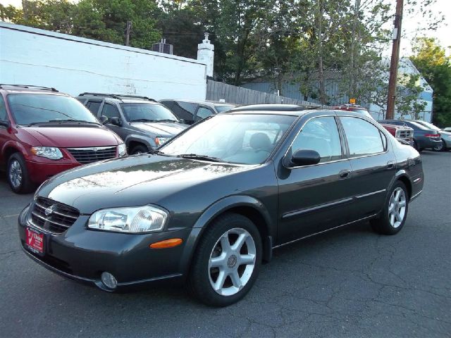 Nissan Maxima 2000 photo 1