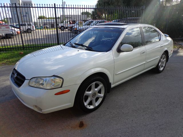 Nissan Maxima 2000 photo 2