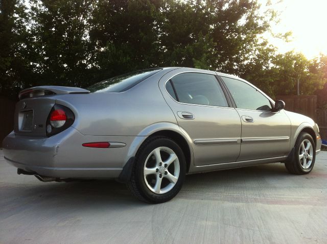 Nissan Maxima 2000 photo 1