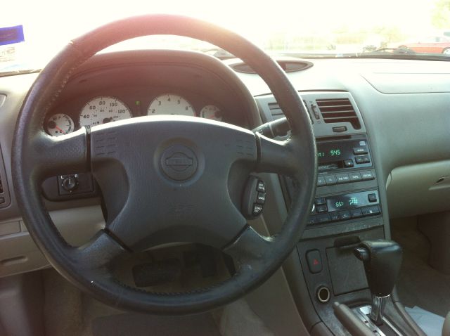 Nissan Maxima 2000 photo 4